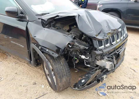 2018 Jeep Compass Latitude 4X4 z USA, uszkodzony, nr VIN 3C4NJDBB2JT270506